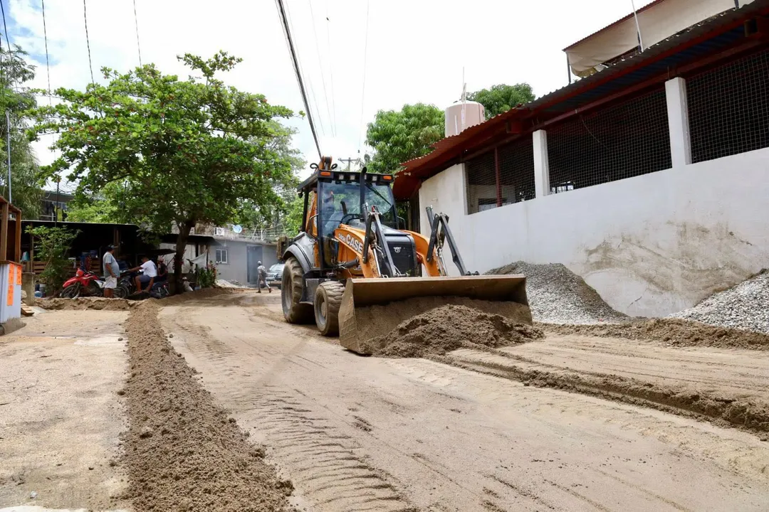 Road Grading Works Continue for the Benefit of Neighborhoods and Communities in Our Municipality