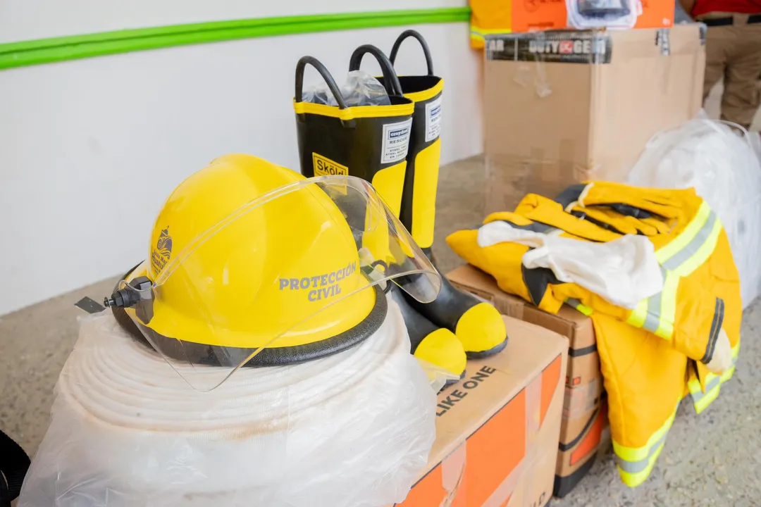 Entrega de equipamiento a Protección Civil y Bomberos de Huatulco