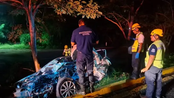 Imagen de Civil Protection Responds to Road Accident in Rancho Granadillo, Huatulco