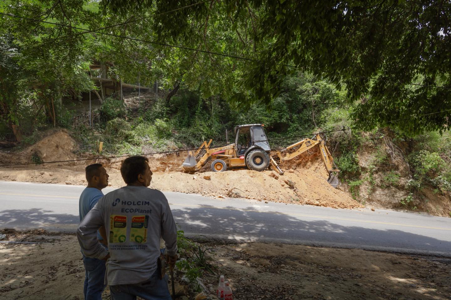 Construction of Sidewalks Begins in La Erradura