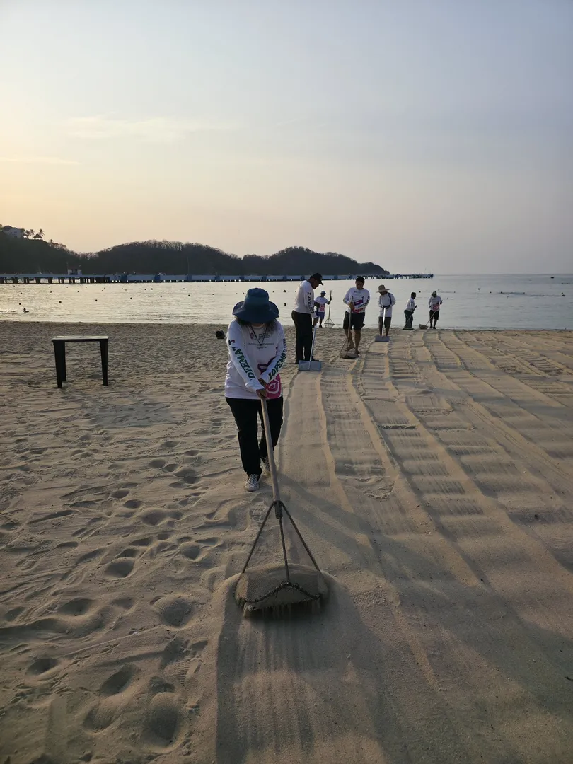 Imagen de  Realizamos jornada de limpieza en Playa Santa Cruz y Playa Pescadores