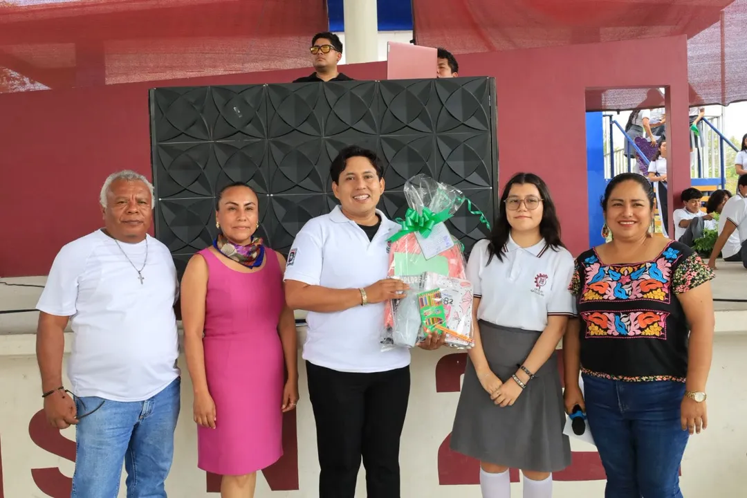 Recognizing the Effort of Our Youth is Also Investing in Huatulco's Future!