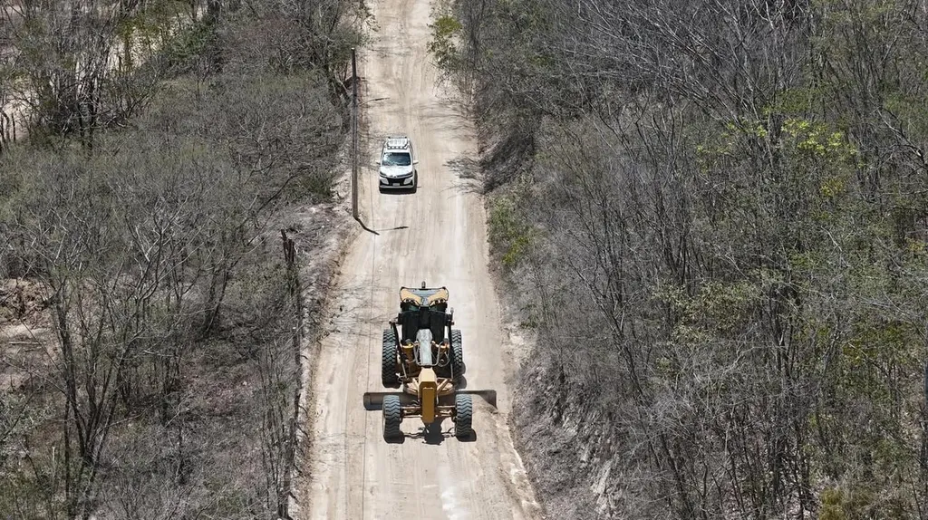 Huatulco Strengthens Connectivity and Security in La Cadena with Road Tracking