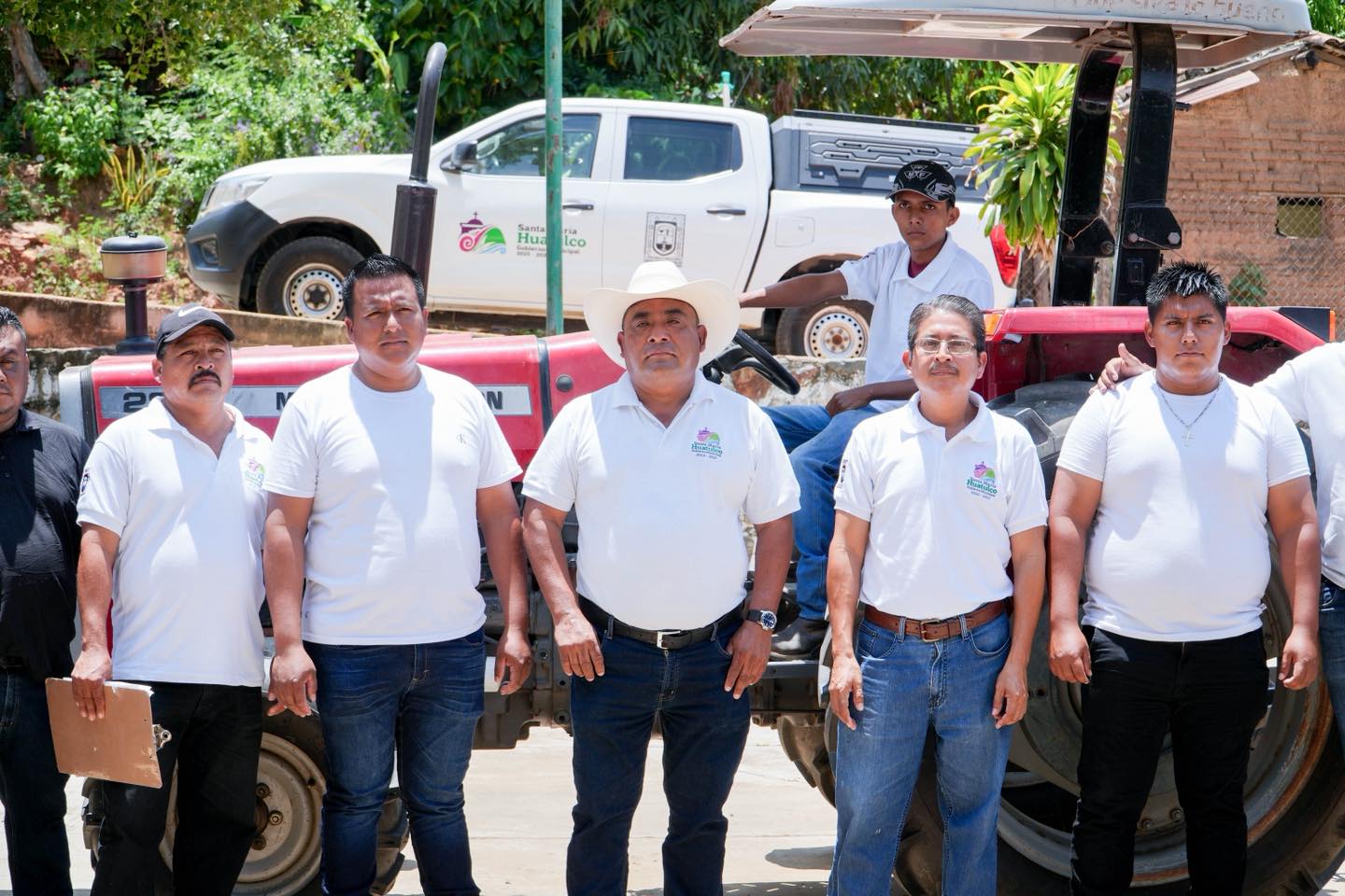 Imagen de Entrega de tractor en Arroyo Xúchitl 