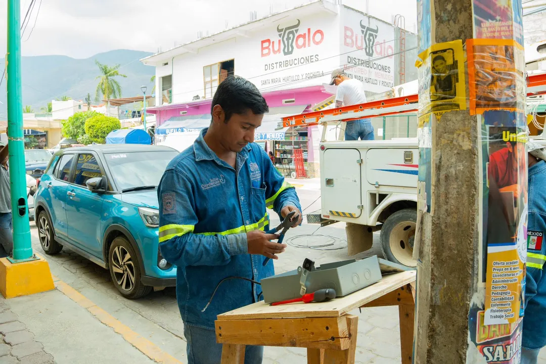 Trabajos de electrificación para el Cuarto Viernes de Cuaresma