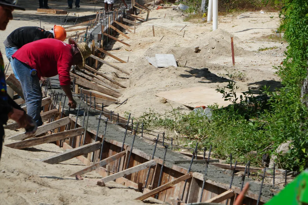Continua obra en Barrio Techal Blanco