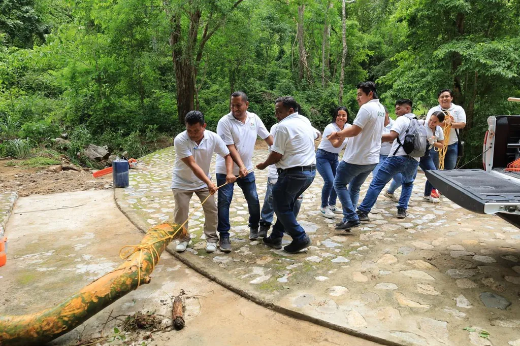 Brindan apoyo a familias de Cerro Chino, Xúchitl y Xúchitl Alto
