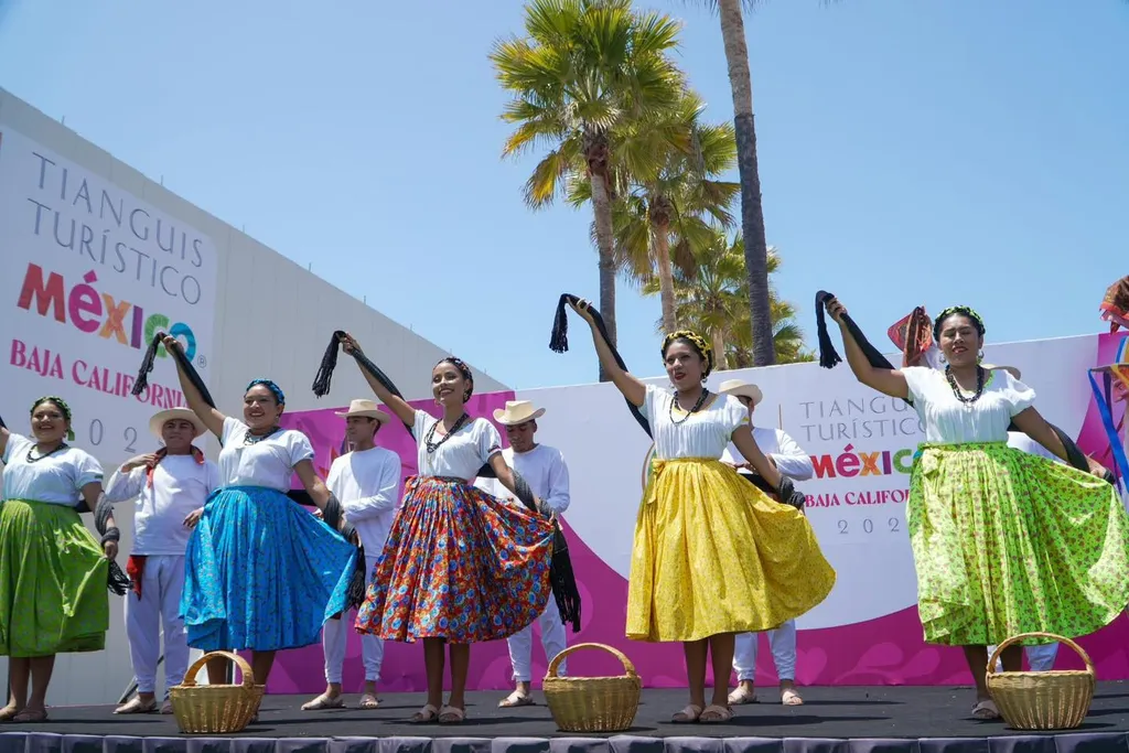 Imagen de Delegación Cultural de Huatulco representa a Oaxaca en el Tianguis Turístico de México 2025