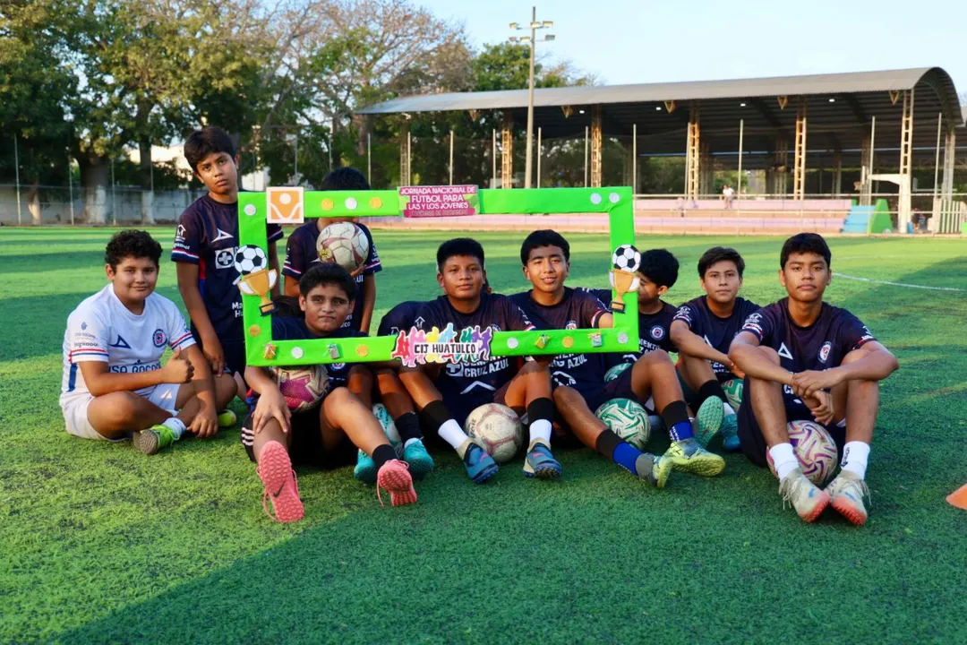 Imagen de Impulsan la sana convivencia juvenil a través del deporte en Huatulco