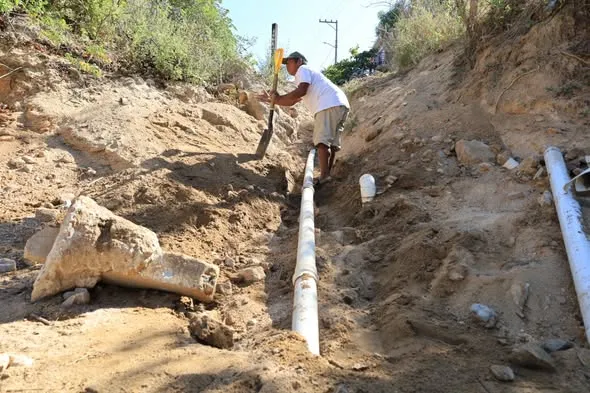 Imagen de Rehabilitan tubería para riego en Santa María Huatulco