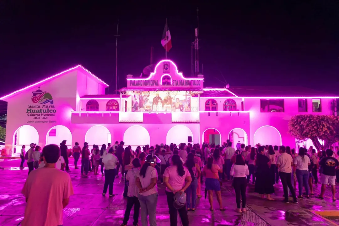 Huatulco Lights Up Pink in October, Breast Cancer Awareness Month