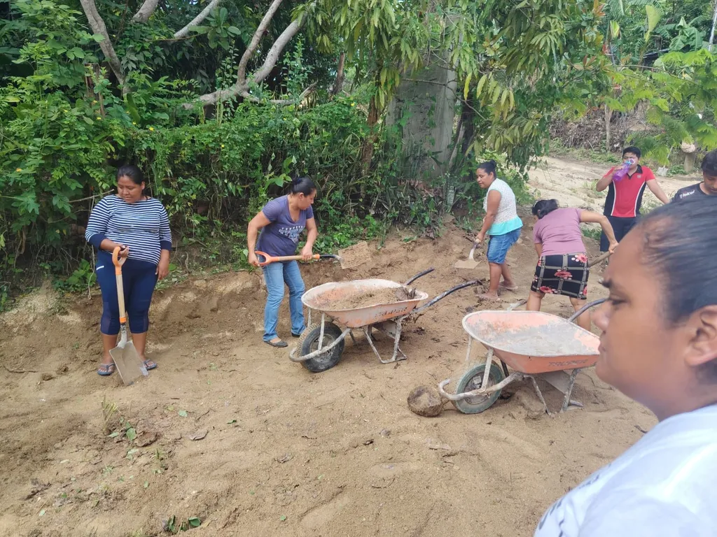 Reparación de línea de agua en barrios de Santa María Huatulco