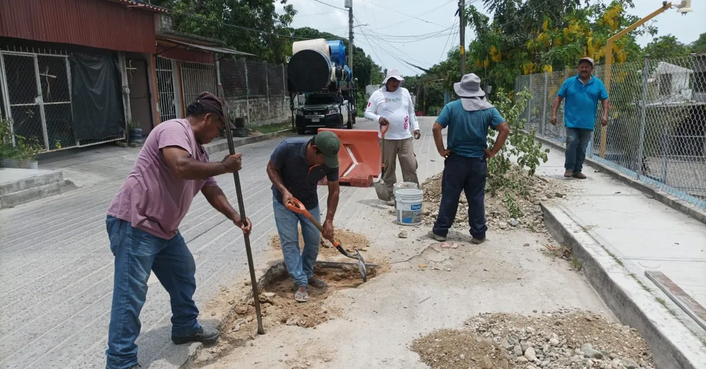 Trabajos de Bacheo en la Zona Centro de Santa María Huatulco