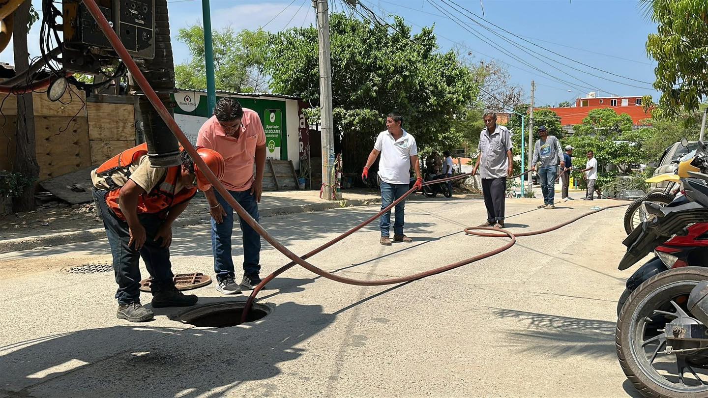 Imagen de Performing Desilting Works in Sector H3 of Santa Cruz Huatulco