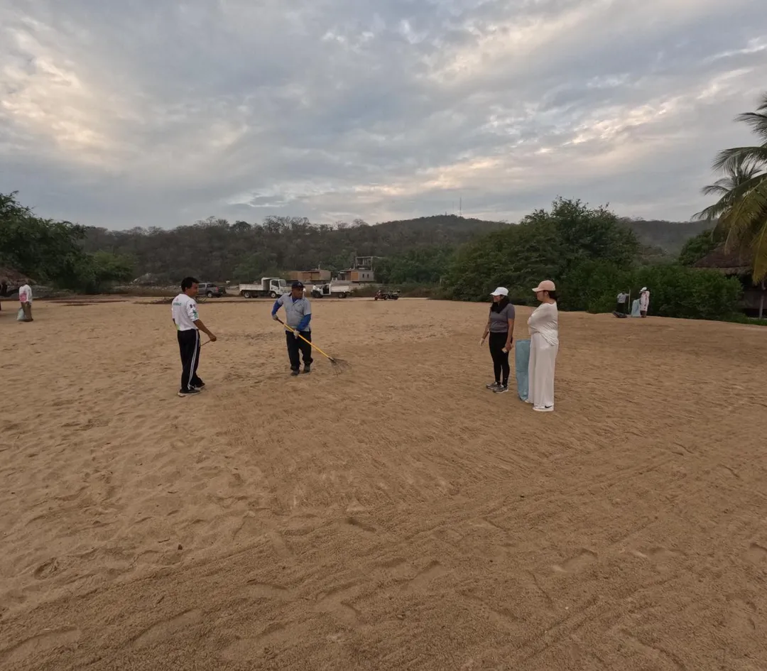 Tangolunda: Beach Cleanup