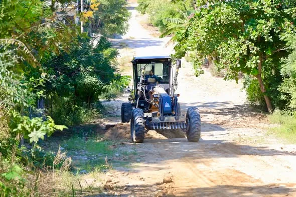 Road Grading in Vicente Guerrero Neighborhood