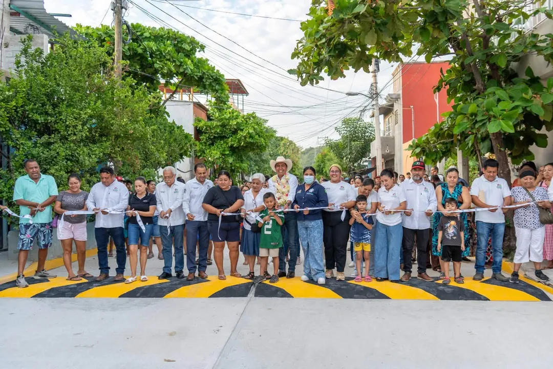 AFTER 26 YEARS, WE INAUGURATED THE PAVING OF BAHÍA IXTAPAN STREET IN COCOA!