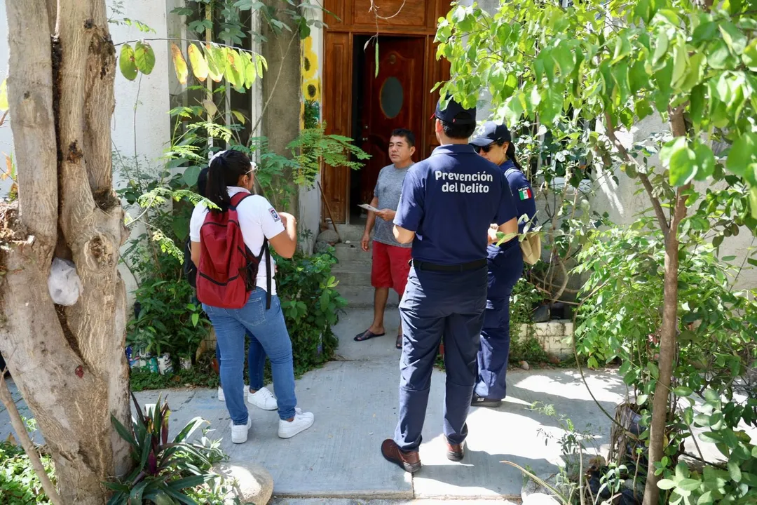 Imagen de Brigadas informativas promueven entornos seguros en Huatulco