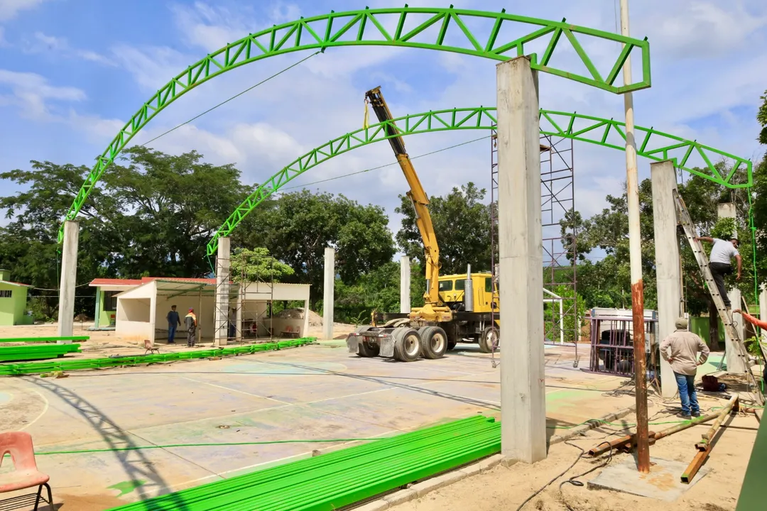 School Roof Construction Progresses in Todos Santos
