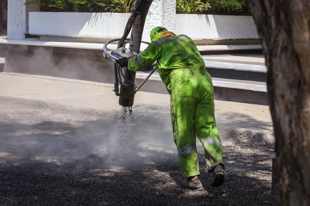 Continúan trabajos de bacheo 