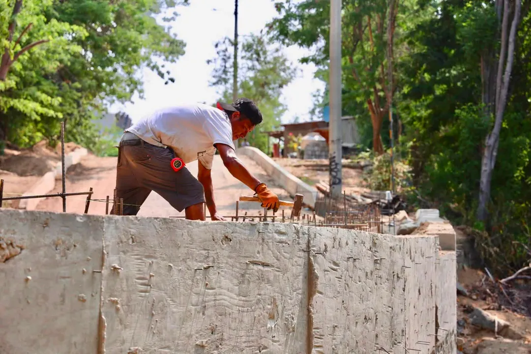 Progress Continues on Paving in El Tanque Neighborhood, Sector H3