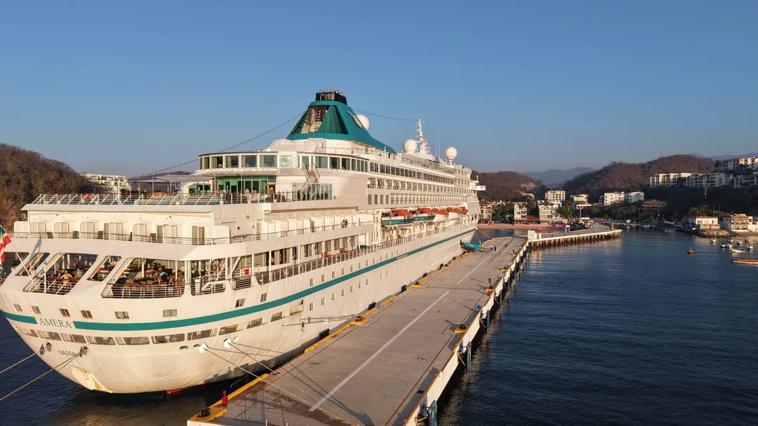 Amera Cruise Ship Arrives in Santa Cruz Huatulco