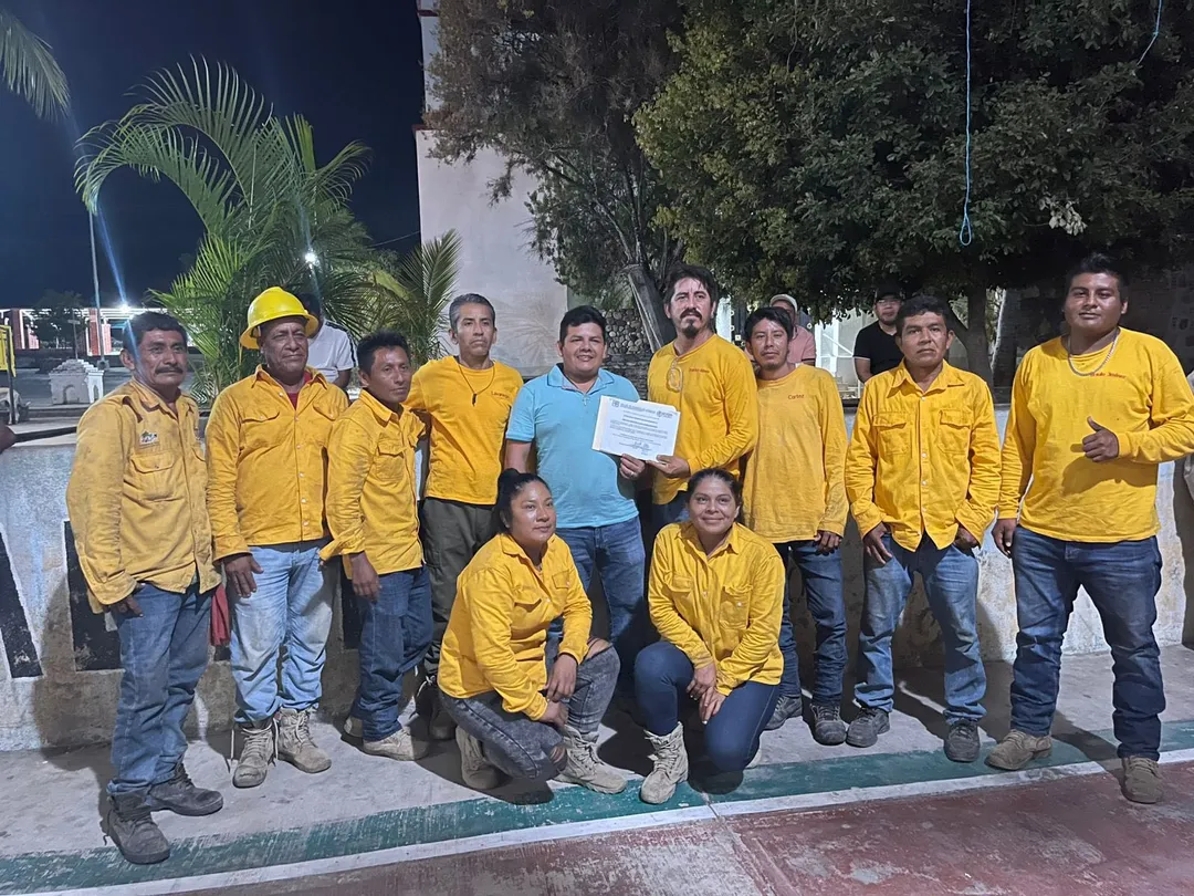 Huatulco Civil Protection Recognized for Firefighting Efforts in Xadani