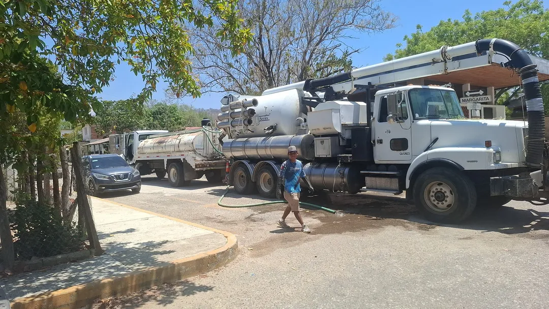 Imagen de Continúan trabajos de mantenimiento en el drenaje en Copalita