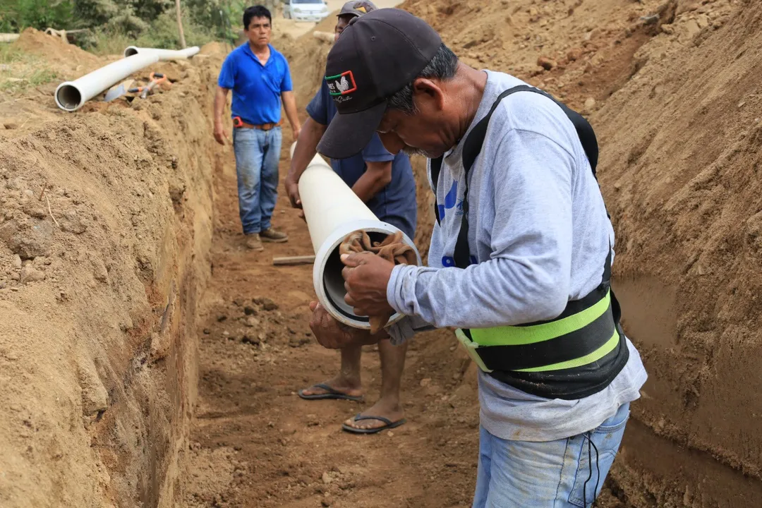 Imagen de Works on the Main Drinking Water Line