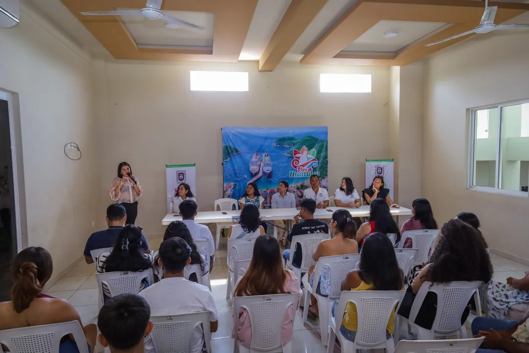 Santa Cruz Huatulco: Dialogue with UABJO Students