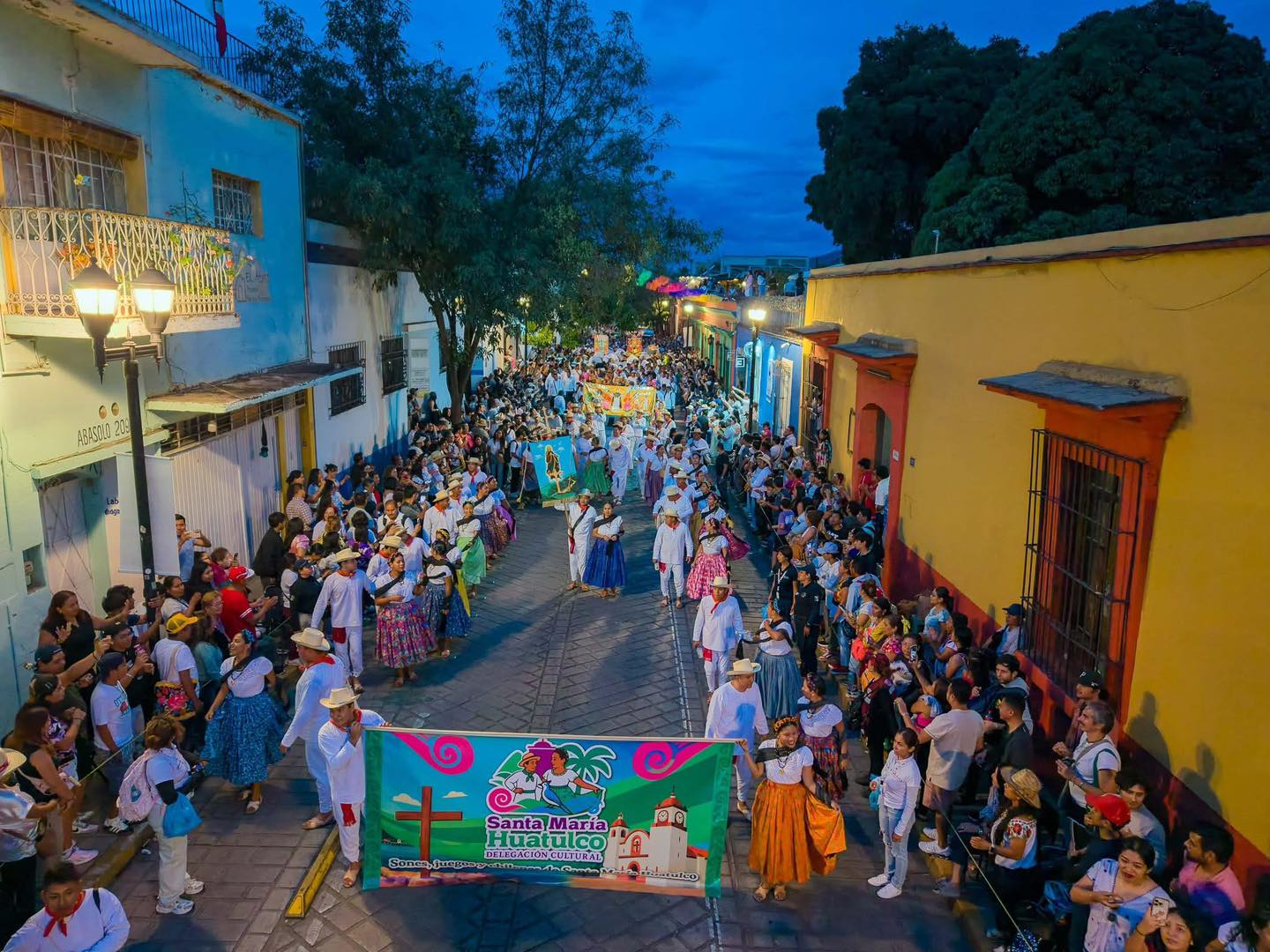 Imagen de Huatulco Present at the Guelaguetza 2025 Delegation Parade with Sones and Chilenas