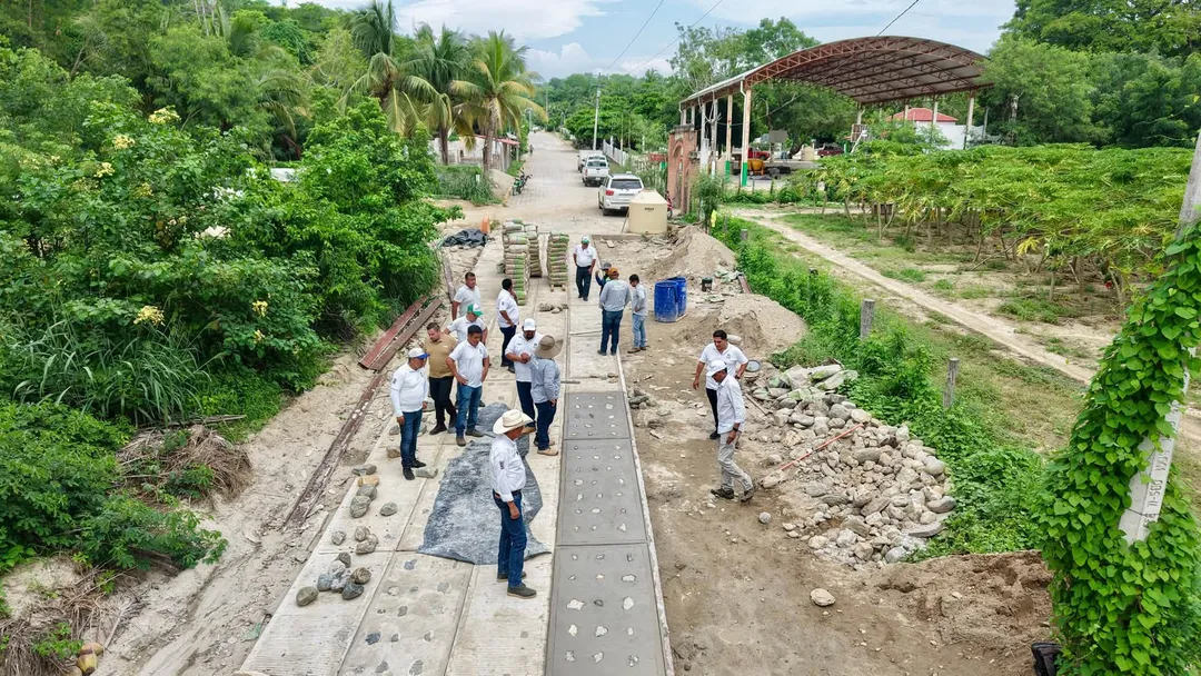 THREE ARTISANAL ROADS UNDERWAY IN SANTA MARÍA HUATULCO