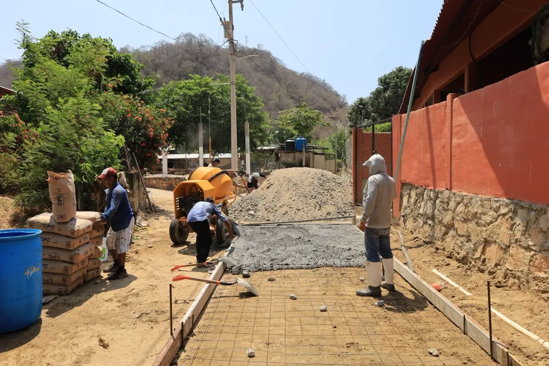 Avanzamos con la pavimentación en Puente de Coyula