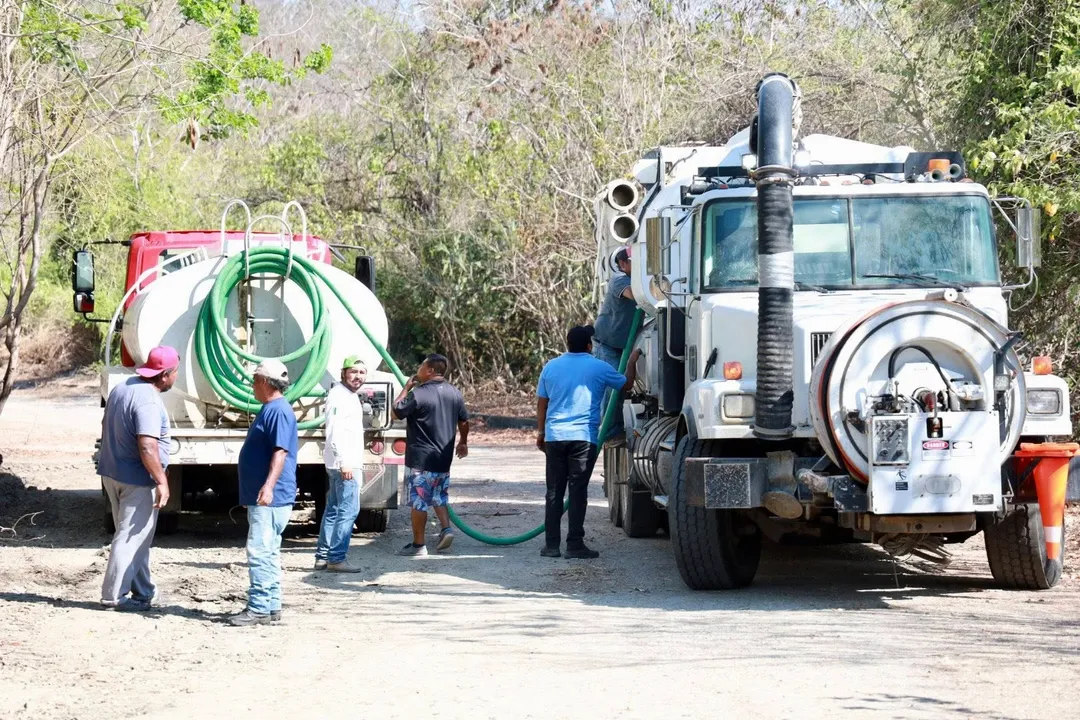 Avanzan trabajos de desazolve para mejorar el sistema de drenaje