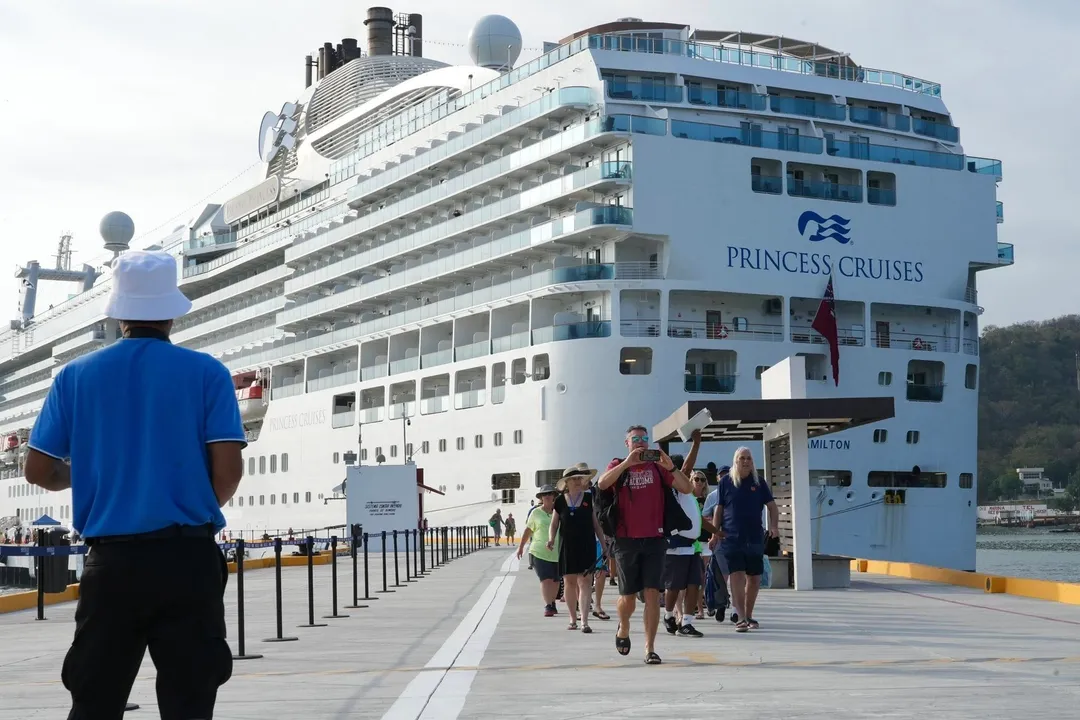 For the Second Consecutive Day, Huatulco Welcomes a Cruise Ship at Santa Cruz Port