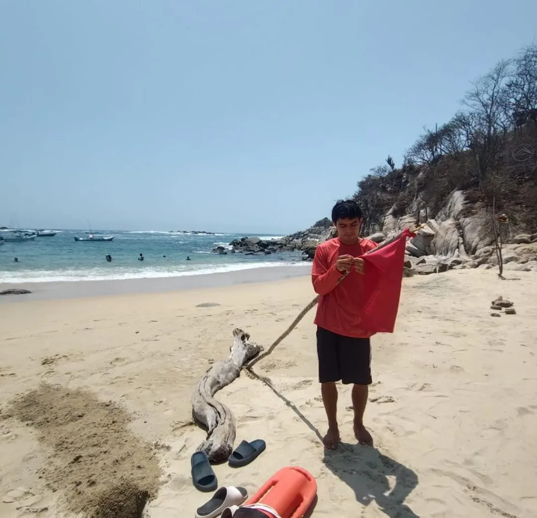  Bandera roja en Playa El Arrocito