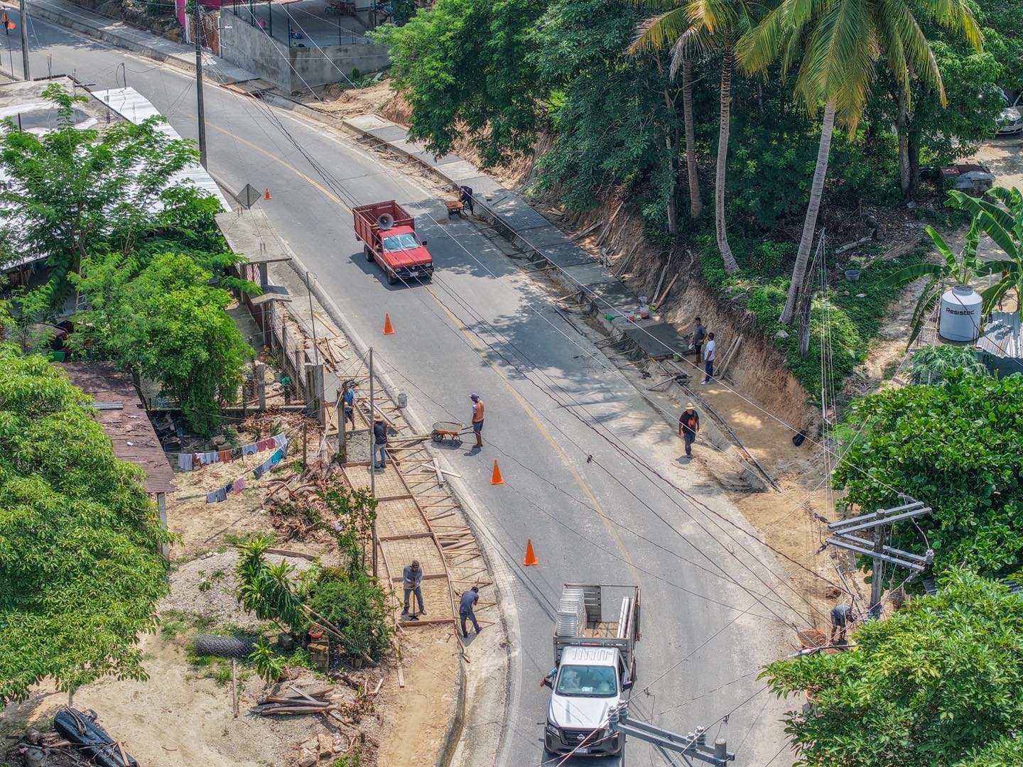Construction and Paving Works Continue in Santa María Huatulco