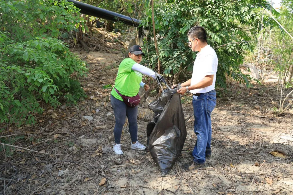 Municipal Government Promotes River Cleaning to Prevent Malaria in Santa María Huatulco