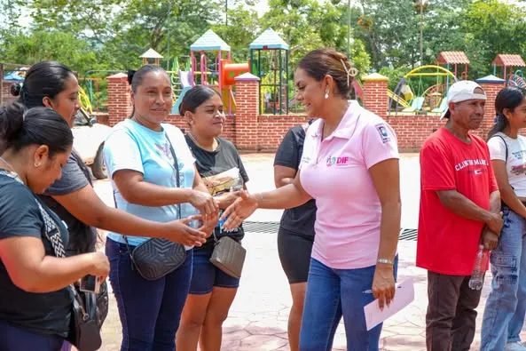 Imagen de Distribution of Utensils for the Food Program: "Breakfasts of Little Letters"