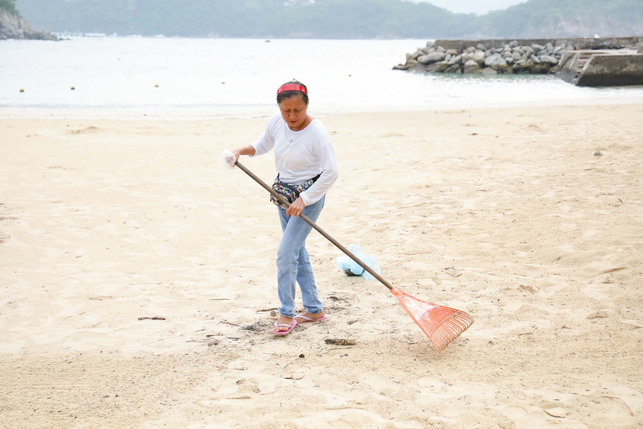 Jornada de limpieza en Playa La Entrega