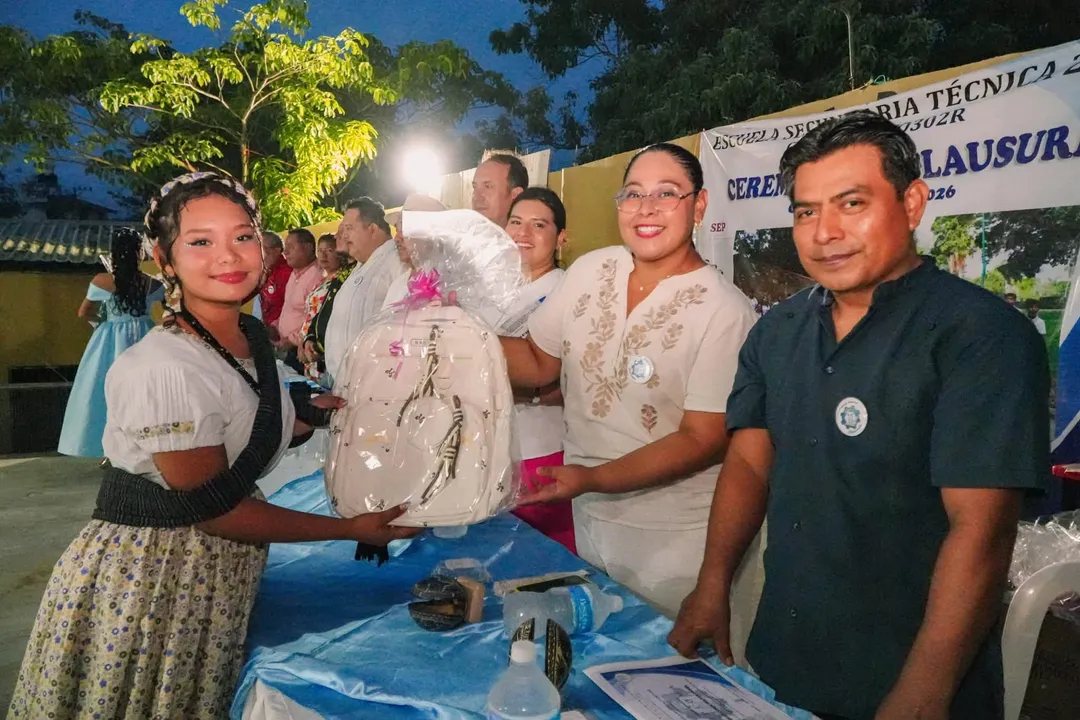 Imagen de Cada generación que egresa representa una nueva esperanza para Huatulco