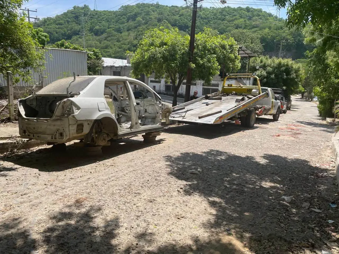 Removal of Abandoned Vehicles Continues in Huatulco