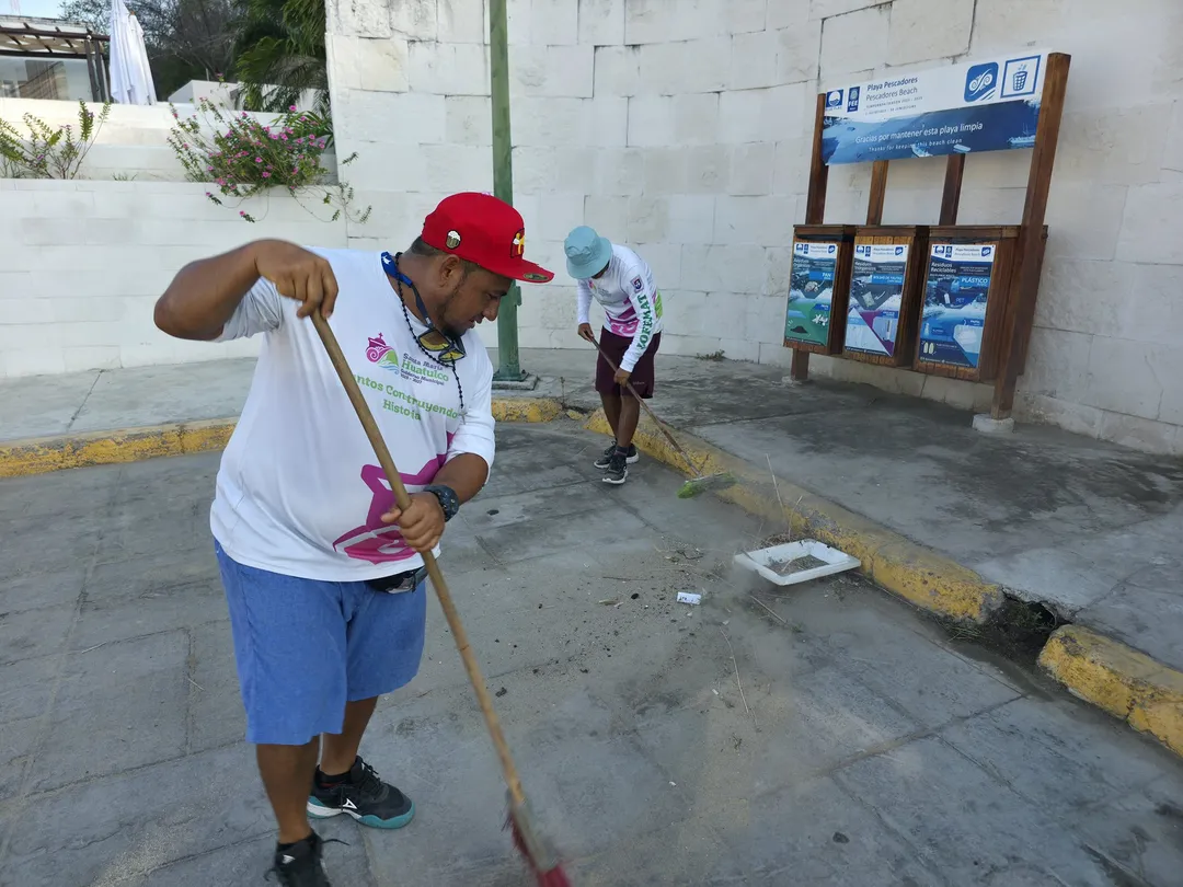 Cleanup at Playa Pescadores