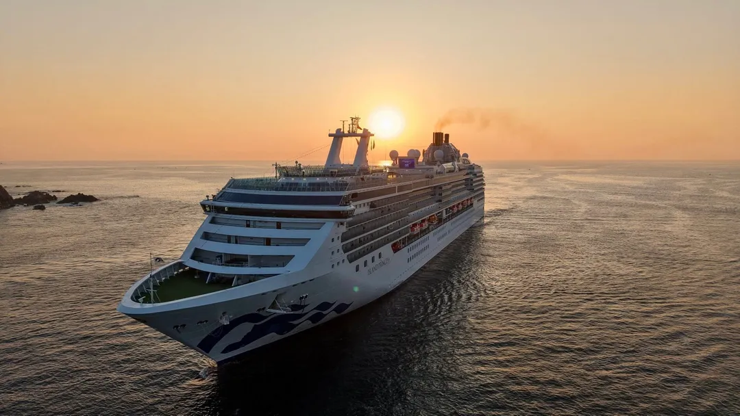 Island Princess Cruise Ship Arrives at Santa Cruz Huatulco Port!