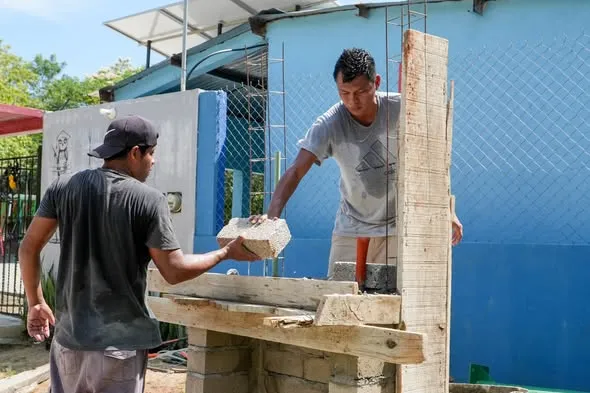  Avanzan trabajos en la comunidad Puente de Cuajinicuil