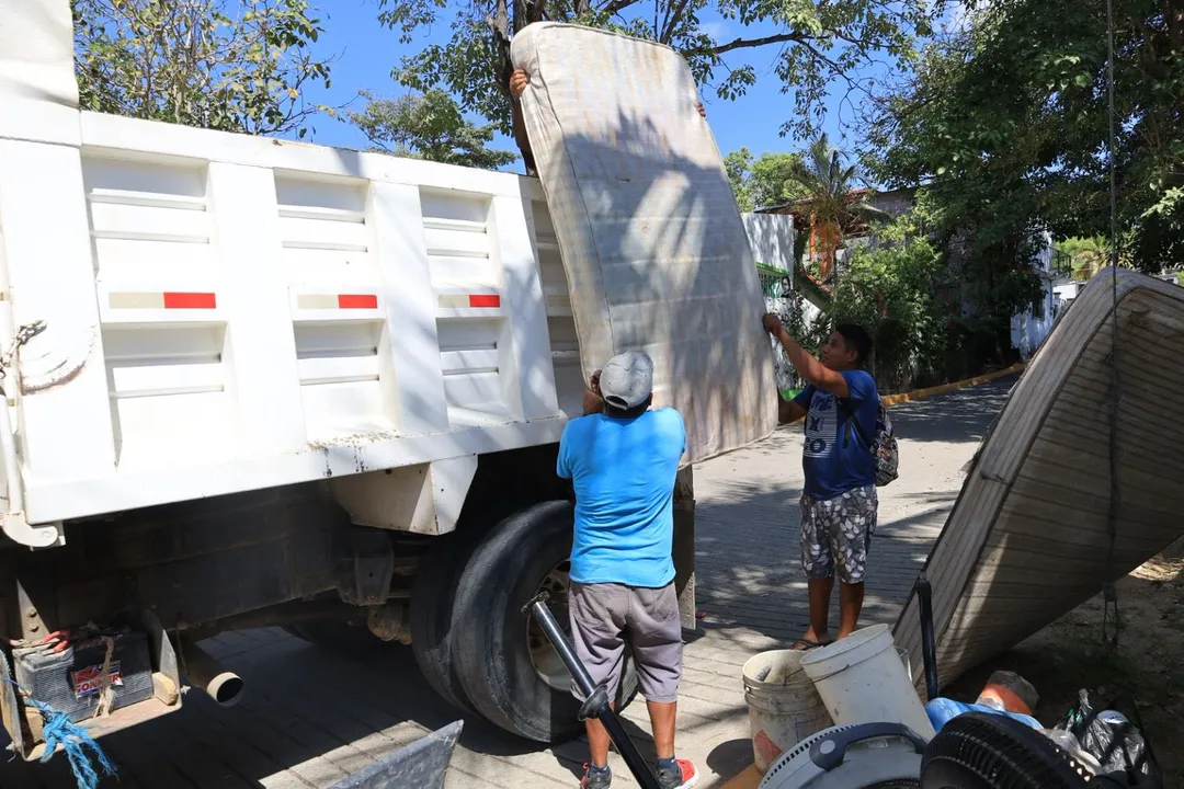 Mosquito Breeding Site Elimination Continues in Santa María Huatulco