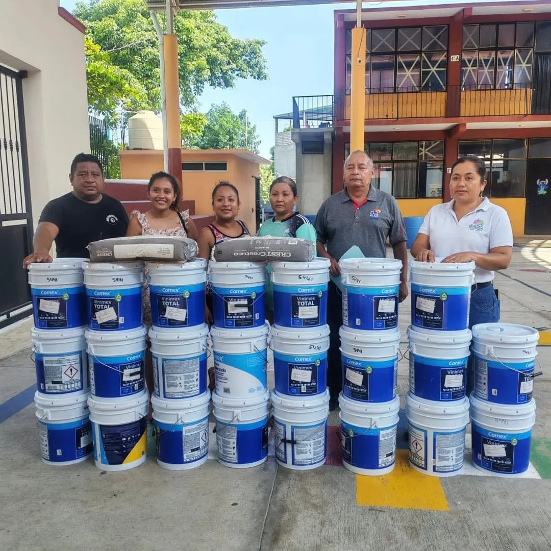 Gobierno Municipal entrega pintura para el mantenimiento de la Escuela Primaria Niños Héroes y de la Escuela Primaria José María Morelos