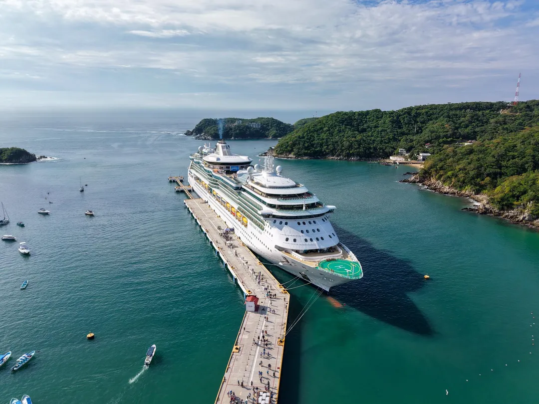 CRUISE SEASON BEGINS IN HUATULCO