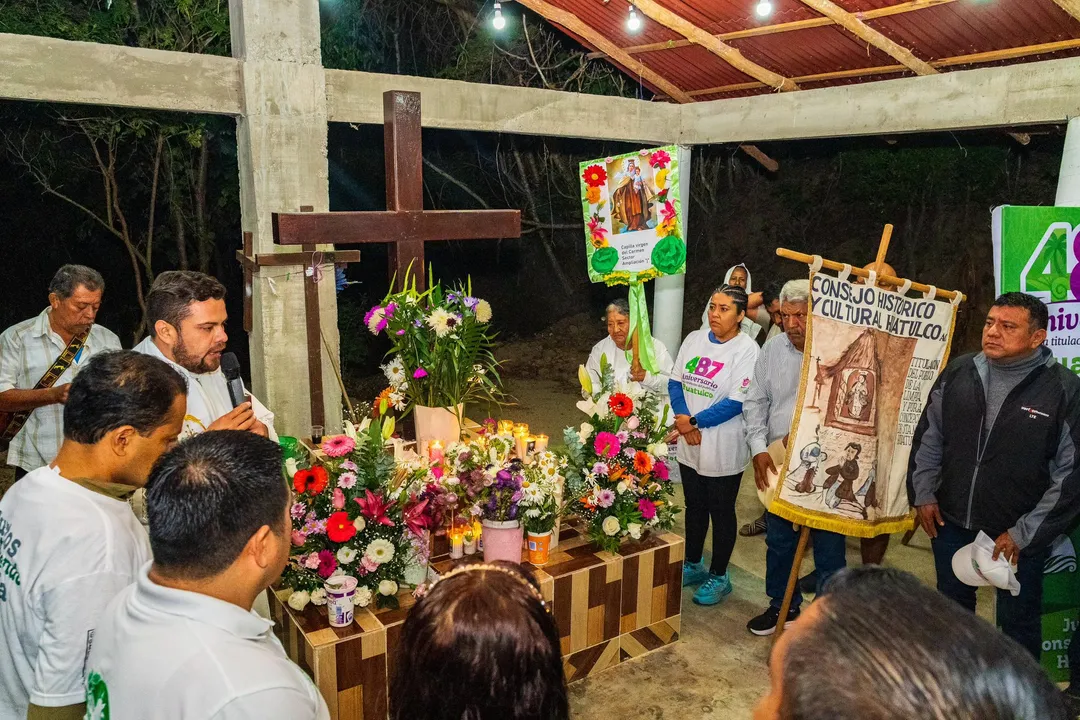 Llevan a cabo Caminata Tradicional en el 487 Aniversario de Huatulco