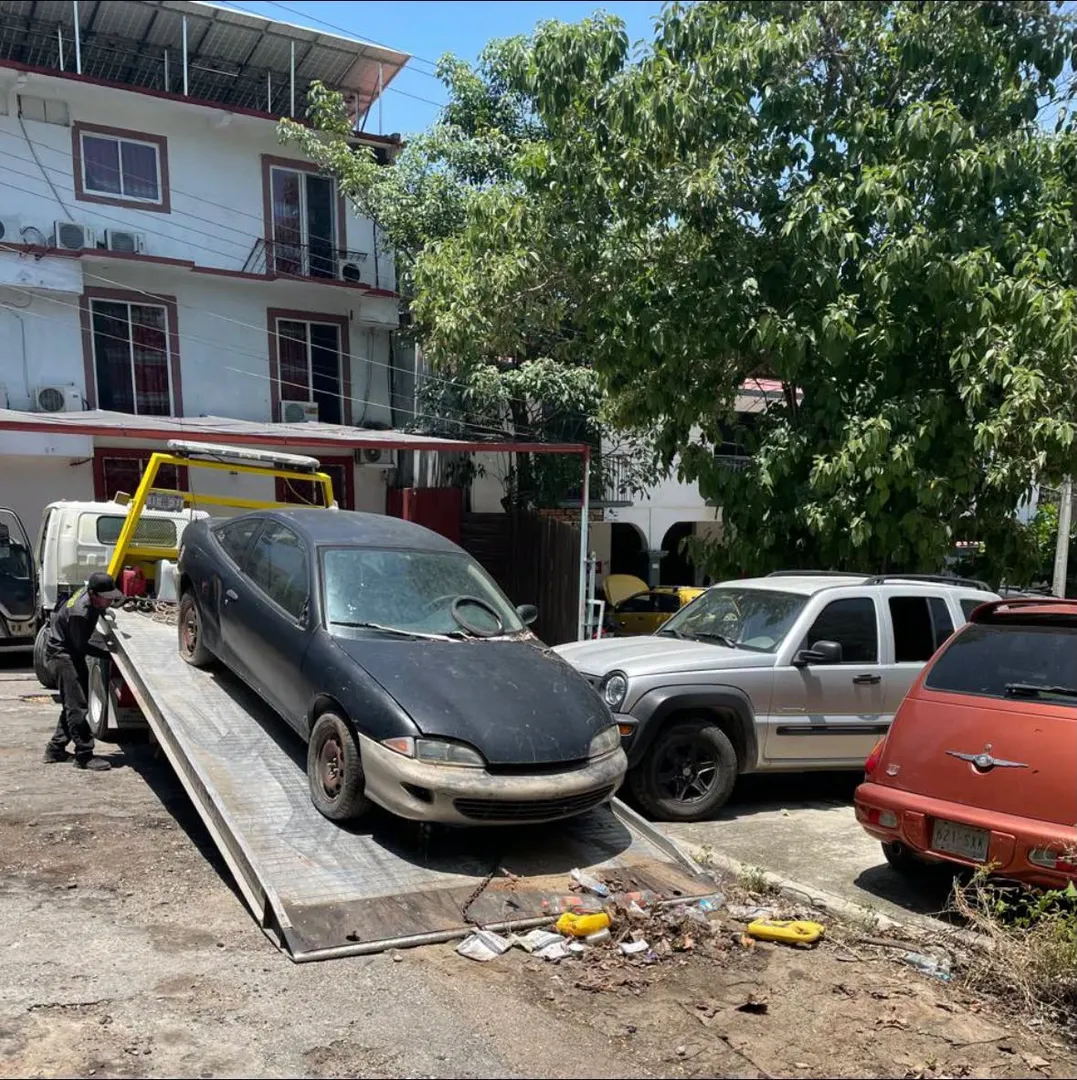 Campaign to Remove Abandoned Vehicles Continues in Santa Cruz Huatulco